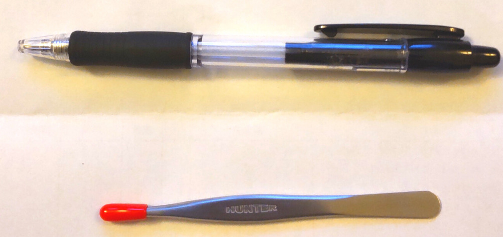 一般的なボールペンとHUNTERの大きさ比較