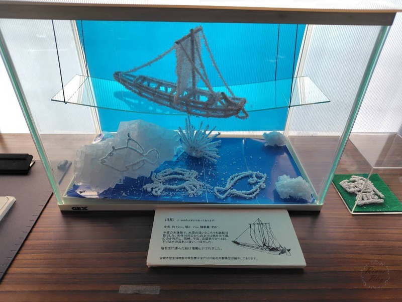 塩の結晶でできた川船の模型