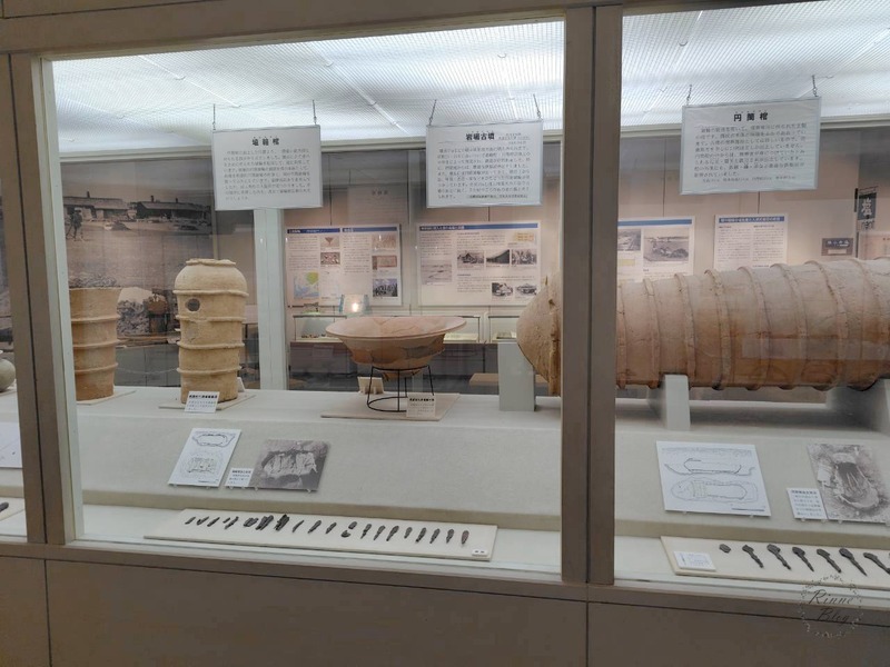 埴輪棺や円筒棺など、古墳の出土品のケース
