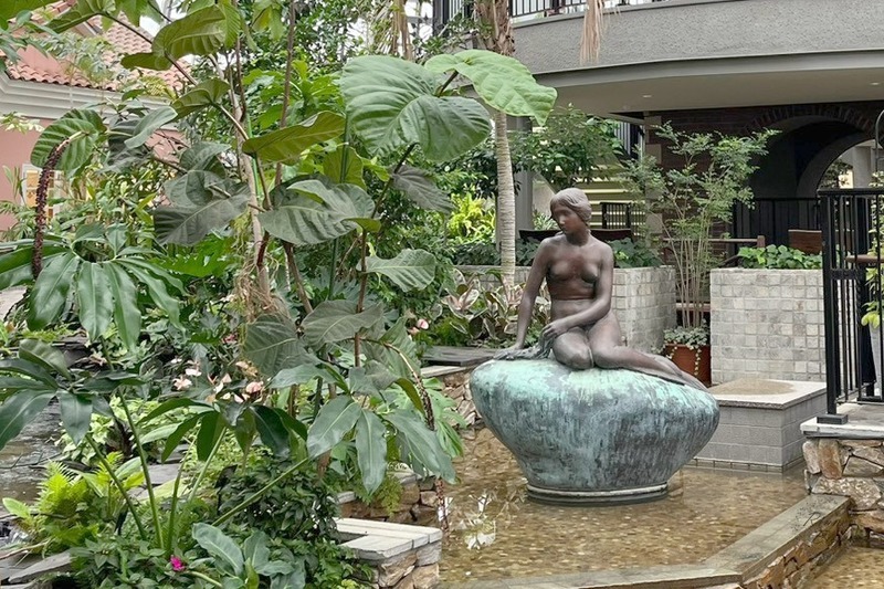 denpark-mermaid-statue