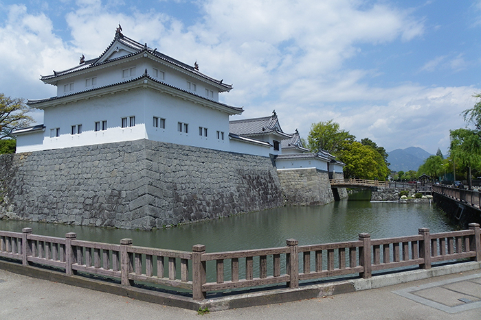 駿府城公園の巽櫓と東御門、お堀